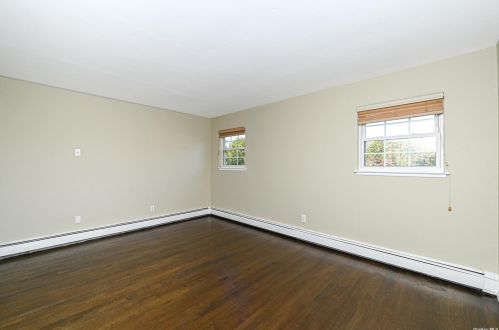 2 Gehrig St, Commack NY 11725-2006 exterior