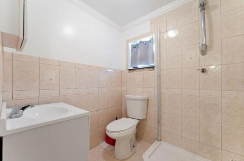 256 Robinson Ave, Bronx NY 10465-3139 exterior