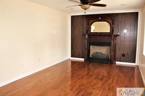 17 Barnett Pl, Piscataway NJ  08854-5301 exterior