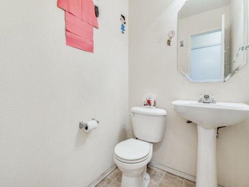 6807 Clark Vista Dr, Dallas TX  75236-5811 exterior