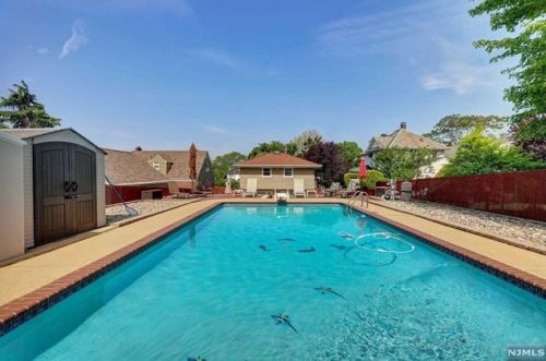 205 Larch Ave, Teaneck NJ 07666-2341 exterior