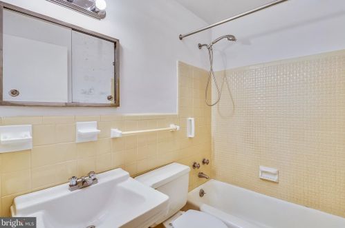 10201 Grosvenor Pl, Rockville MD  20852-4600 exterior