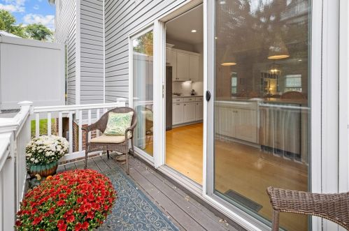 868 Highpointe Cir, Pittsburgh PA 15220-1854 exterior