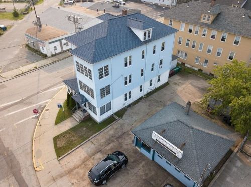 629 Front St, Woonsocket, RI 02895-5200