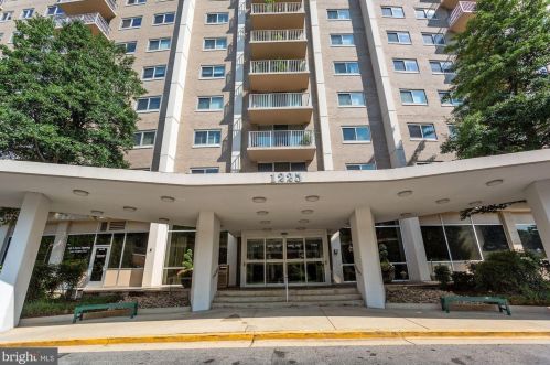 1225 Martha Custis Dr, Alexandria VA  22302-2015 exterior