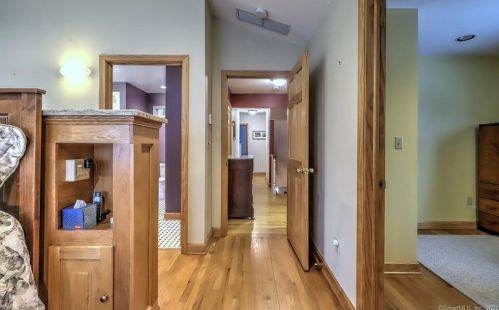 26 Chapel St, Milford CT 06460-7922 exterior