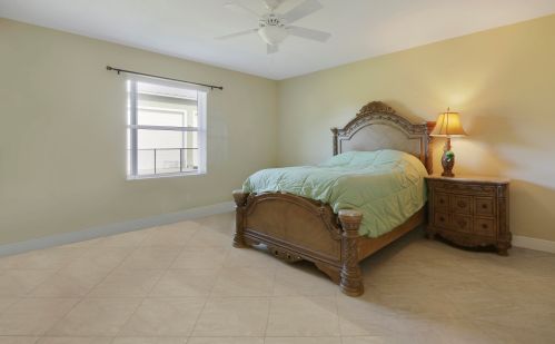 4904 Palmetto Dr, Fort Pierce FL 34982-3222 exterior