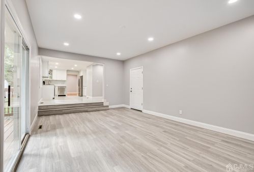 53 Fairmount Ave, Edison NJ  08820-2032 exterior