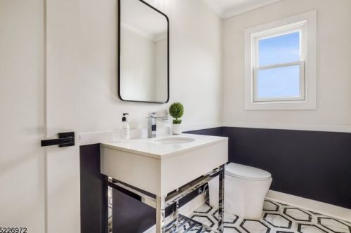 6 Warwick Cir, Springfield NJ  07081-2244 exterior