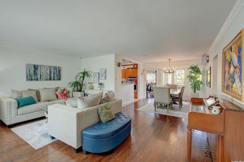 75 Strathmore St, Valley Stream, NY 11581-2840