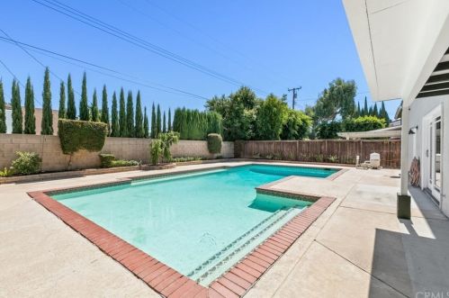 13422 Epping Way, Tustin CA  92780-4743 exterior