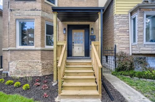 7152 University Ave, Chicago, IL 60619-1325