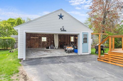 3 Broad Ave, Concord NH  03301-2734 exterior