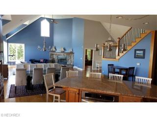 10710 Edgewater Dr, Cleveland OH  44102-6131 exterior