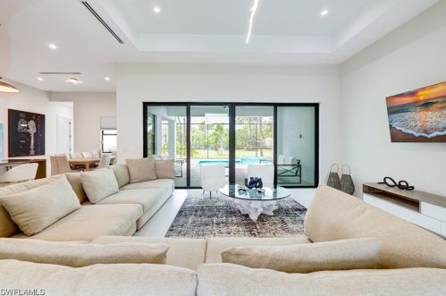 653 23 St, Naples FL 34117-1830 exterior