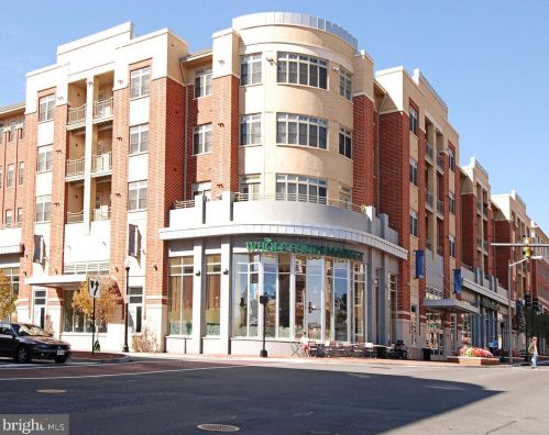 5902 Mount Eagle Dr, Alexandria VA  22303-2513 exterior