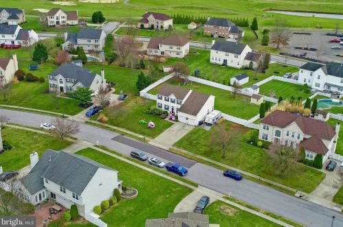 11 Candlelight Dr, Pilesgrove, NJ 08098-1353