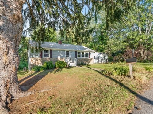 10 Sovereign Hts, Sutton, MA 01590-2316