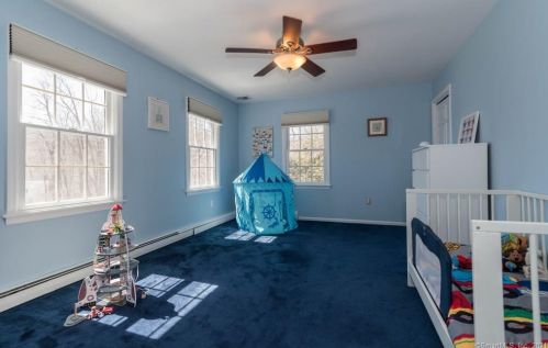 11 Farrar Ln, Ridgefield CT 06877-2406 exterior