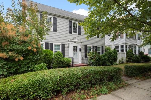 655 Pleasant Vly Pkwy, Providence RI 02908-4214 exterior