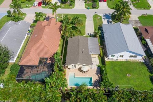 758 93 Ave, Naples FL 34108-2441 exterior