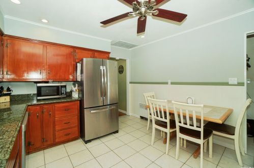 1526 10 St, Babylon NY 11704-3836 exterior