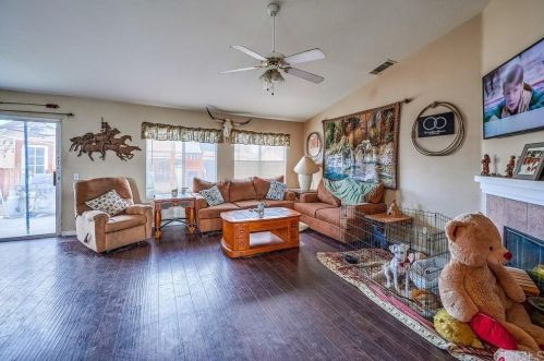 698 Myrtle Ave, Perris, CA 92571-9425