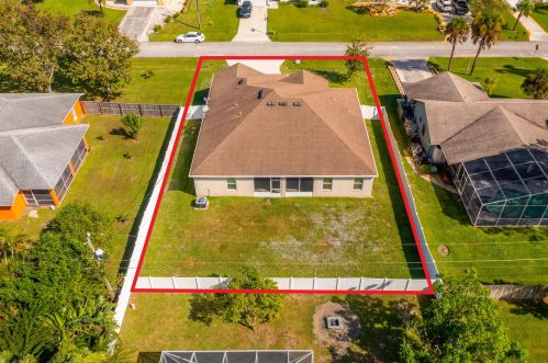 1322 Nancy Ln, Fort Pierce FL  34983-3122 exterior