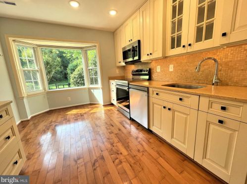 7623 Coddle Hbr Ln, Rockville MD 20854-3253 exterior