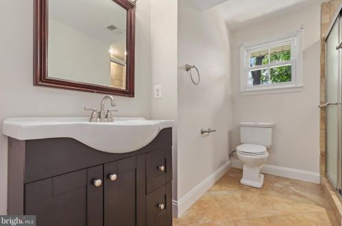 6527 Divine St, Mc Lean VA 22101-4623 exterior