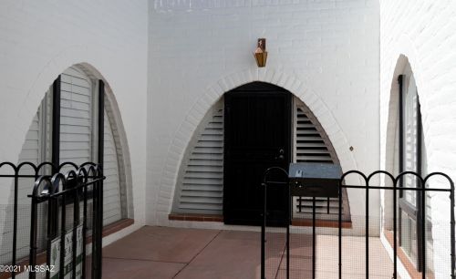 685 Las Lomitas Rd, Tucson, AZ 85704-3854