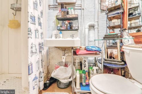 914 Independence Ave, Washington DC 20003-3918 exterior