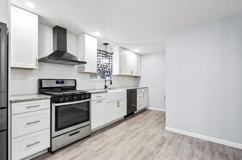 658 Presque Isle Dr, Pittsburgh PA  15239-2652 exterior