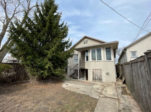 1721 Arthur Ave, Chicago, IL 60626-3910