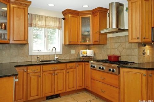 140 Cornell Dr, Commack NY 11725-2504 exterior