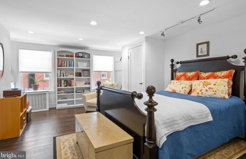 310 16th St, Philadelphia PA  19102-4907 exterior