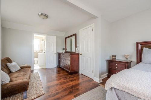 151 Gordon Rd, Valley Stream NY 11581-2108 exterior