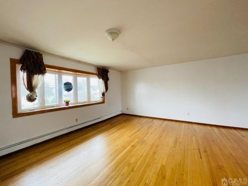 15 Jefferson Blvd, Edison NJ  08817-3610 exterior