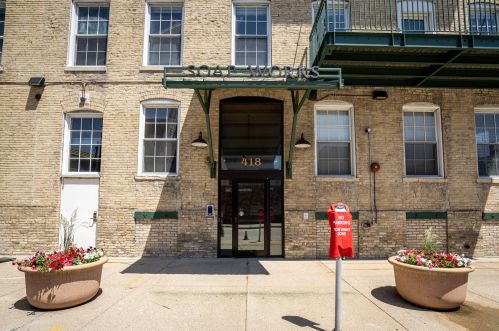 418 3rd St, Milwaukee WI  53203-3012 exterior