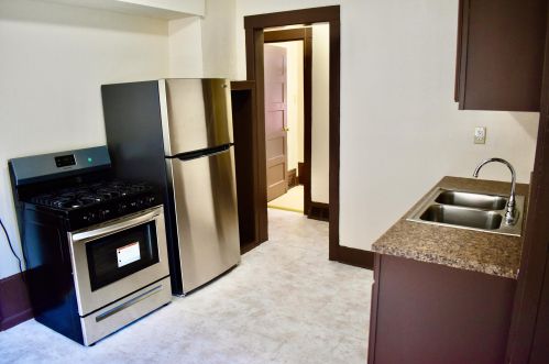 3122 26th St, Milwaukee, WI 53215-4421