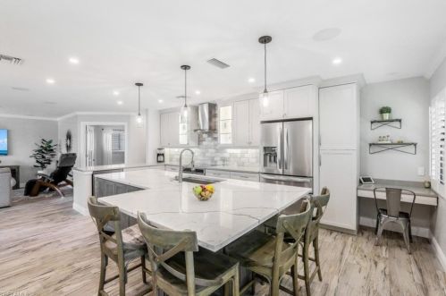 749 97th Ave, Naples, FL 34108-2282