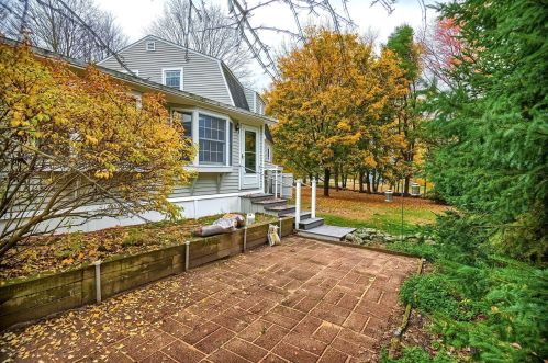 346 Mtn Rd, Concord NH 03301-5482 exterior