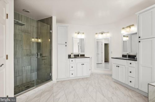 10907 Lamplighter Ln, Rockville MD 20854-2763 exterior