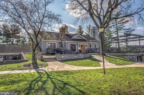 407 Valleybrook Dr, Lancaster PA 17601-4612 exterior