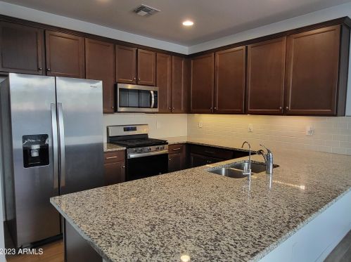 2052 El Cortez Trl, Phoenix AZ  85085-2443 exterior