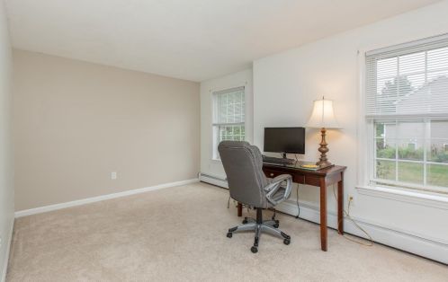 4 Devinne Dr, Concord NH 03301-5900 exterior