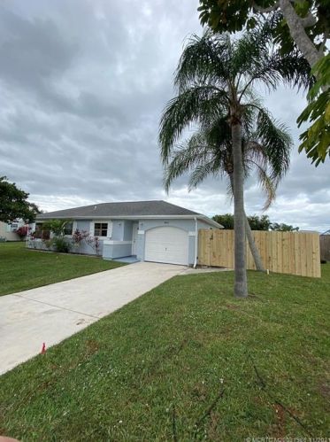 1512 Belcrest St, Fort Pierce, FL 34952-7831