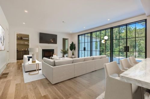 4682 Conway Dr, Atlanta GA 30327-3535 exterior