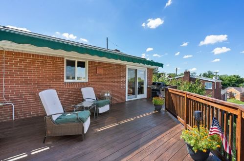 579 Montclair St, Pittsburgh PA 15217-2808 exterior