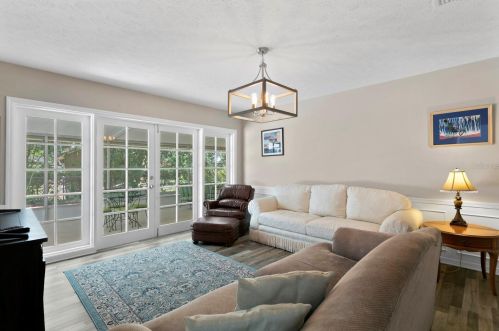 708 Grand Cir, Tampa FL  33617-7844 exterior